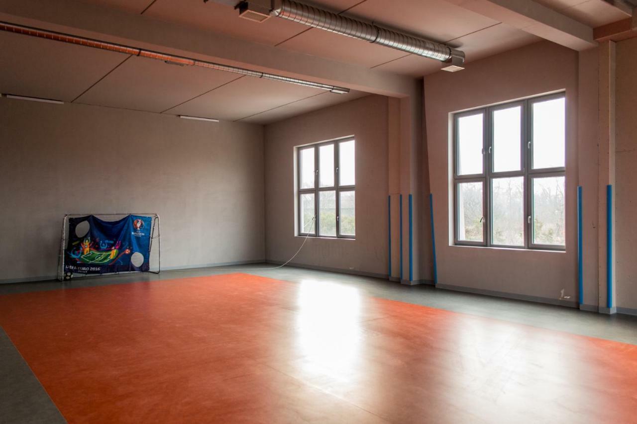 Zyczliwa Centrum Konferencyjno-Sportowe Вроцлав Экстерьер фото